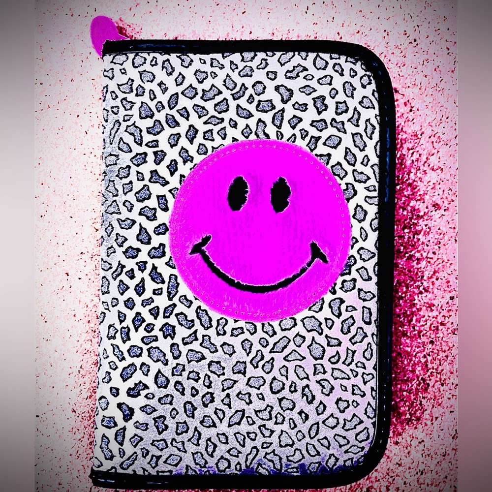 Pink Fuzzy Smiley planner in Mint